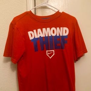 This a Nike shirt size small